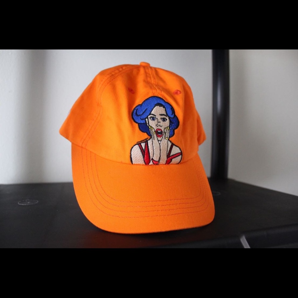 Black pyramid dad hat